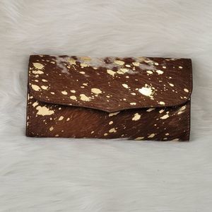 **SALE**NEW FULL HAIR ON COW HIDE LEATHER WALLET.